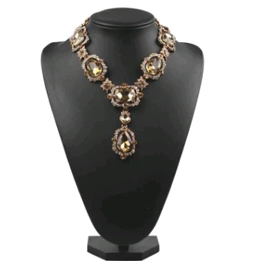 Stylish Rhinestone Glass Necklace with Bold Gemstones