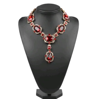 Stylish Rhinestone Glass Necklace with Bold Gemstones