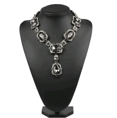 Stylish Rhinestone Glass Necklace with Bold Gemstones